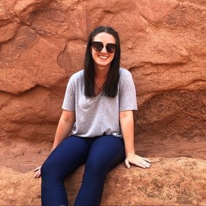 Meet your Posher, Alexis